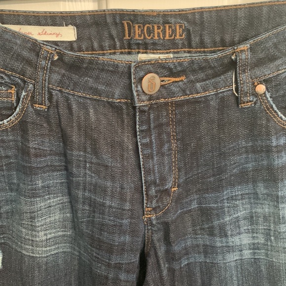 Decree Distressed Super Skinny Jeans, Junior Size 15, Darker Blue Whiskered GUC - Picture 3 of 14